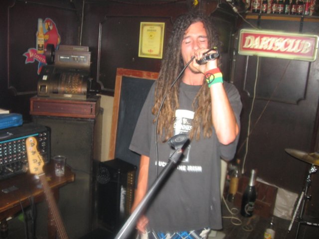 punkhardcorematinee4july2010rijenhol085.jpg